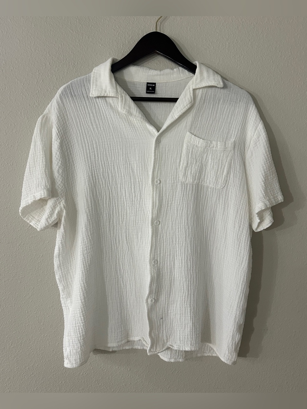 Men’s SHEIN White Short Sleeve Button-Down Camp Collar Shirt